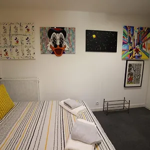 Pop Artiste Configure En Galerie Dart A 200 M Du Centre Avec Parking Prive Et Securise Gratuit Dans Copropriete Apartment