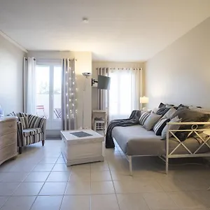 Les Gemeaux Apartment